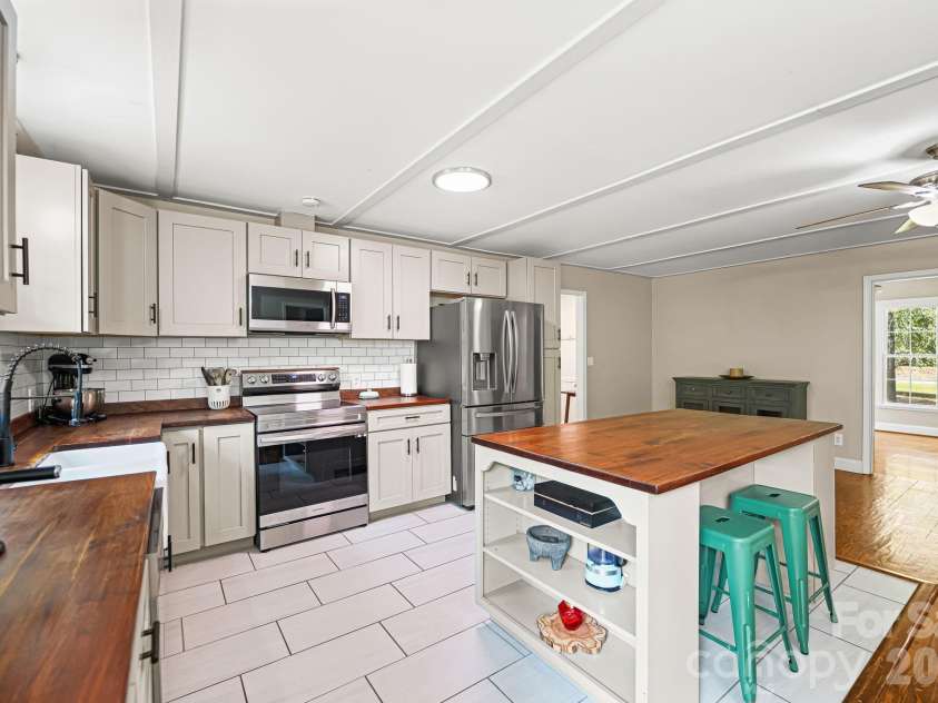 2116 Lide Springs Road, Darlington, SC 29540.  MLS# CAR4409883, YatesRealty ID 43098. 
