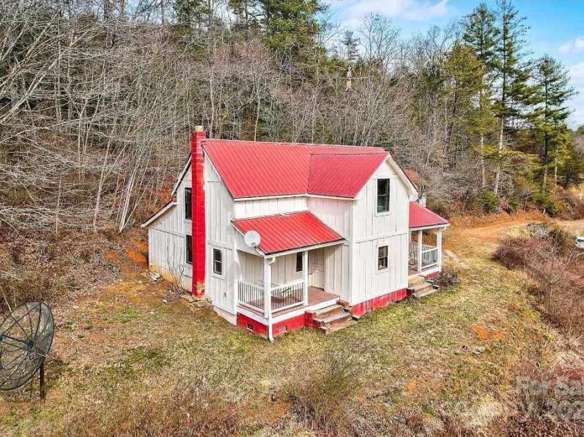 14 Old Mater Farm Road, Sylva, NC 28779.  MLS# CAR4319211, YatesRealty ID 431. 