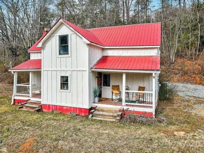 14 Old Mater Farm Road, Sylva, NC 28779.  MLS# CAR4319211, YatesRealty ID 431. 