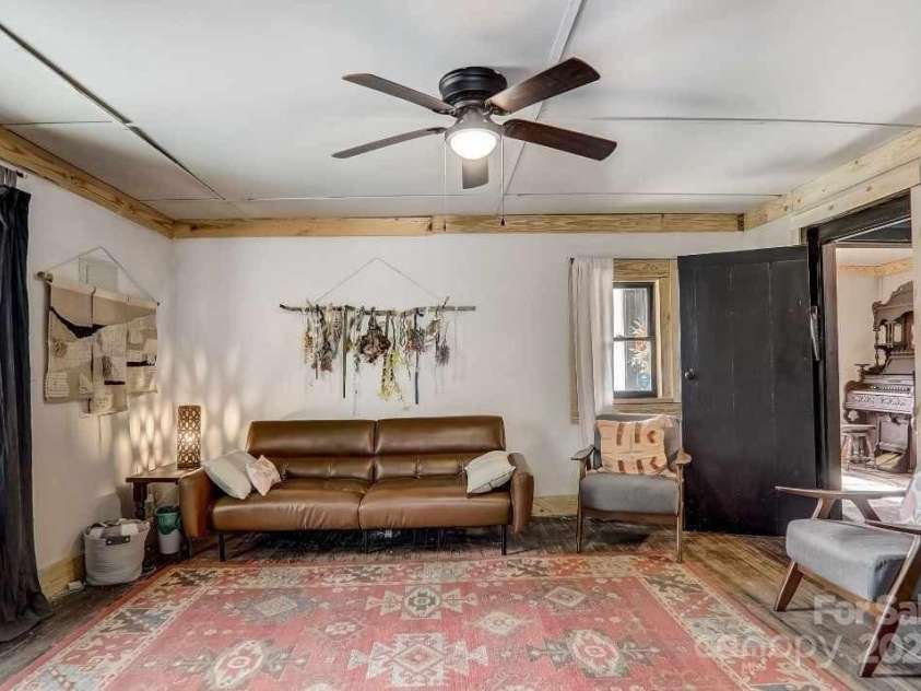 14 Old Mater Farm Road, Sylva, NC 28779.  MLS# CAR4319211, YatesRealty ID 431. 