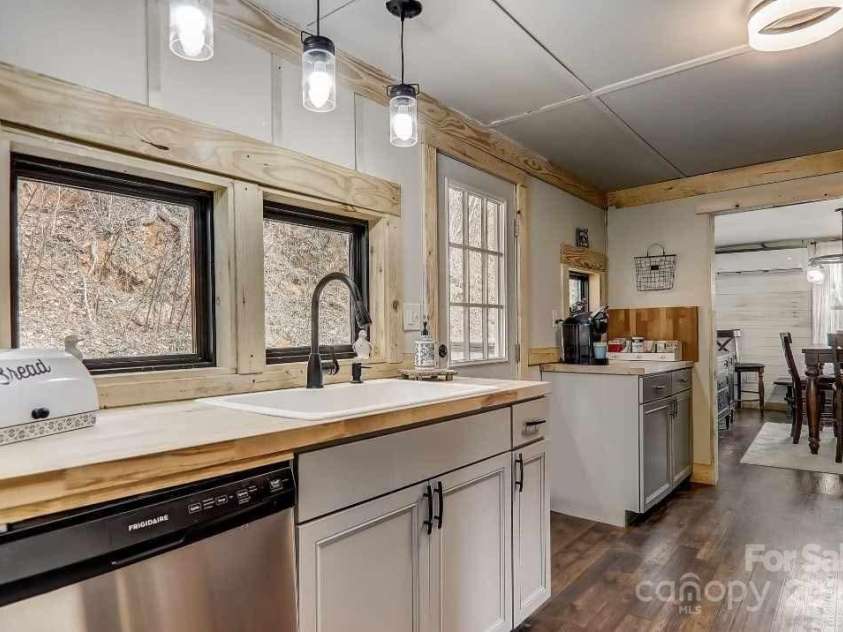 14 Old Mater Farm Road, Sylva, NC 28779.  MLS# CAR4319211, YatesRealty ID 431. 