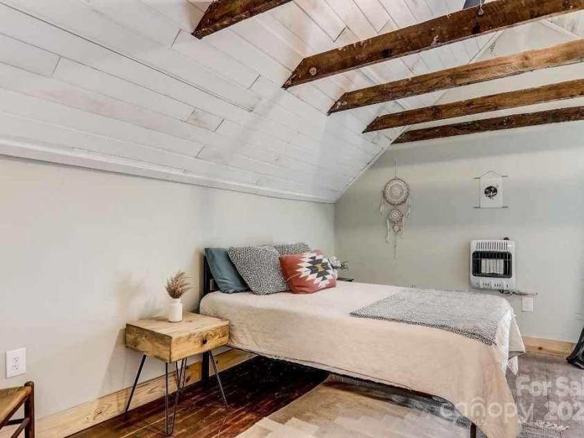14 Old Mater Farm Road, Sylva, NC 28779.  MLS# CAR4319211, YatesRealty ID 431. 