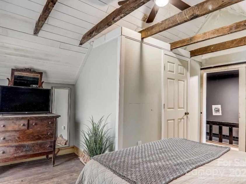 14 Old Mater Farm Road, Sylva, NC 28779.  MLS# CAR4319211, YatesRealty ID 431. 