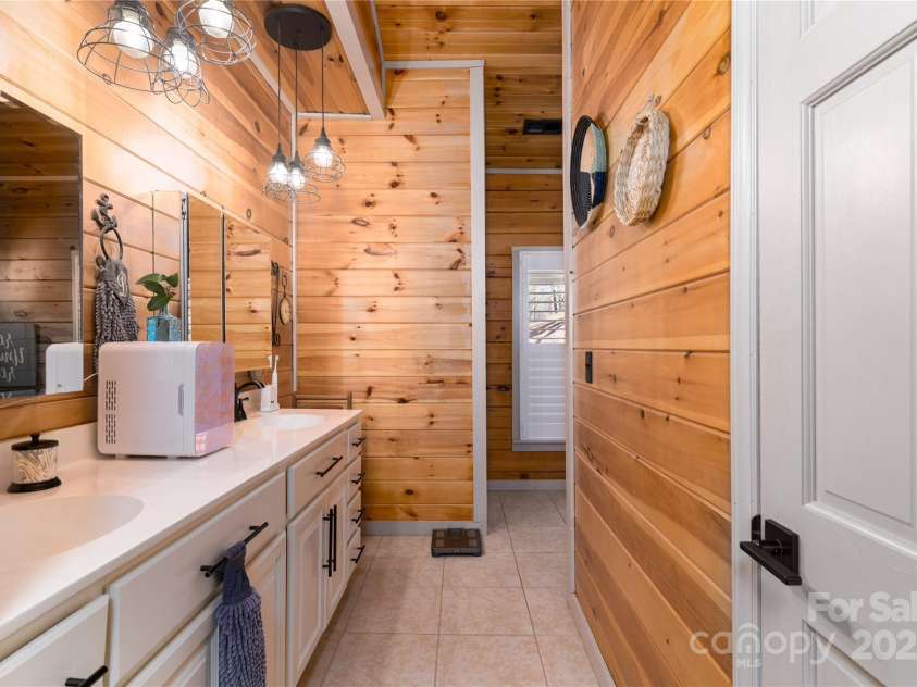 8172 Summit Ridge Drive, Catawba, NC 28609.  MLS# CAR4240630, YatesRealty ID 4310. 