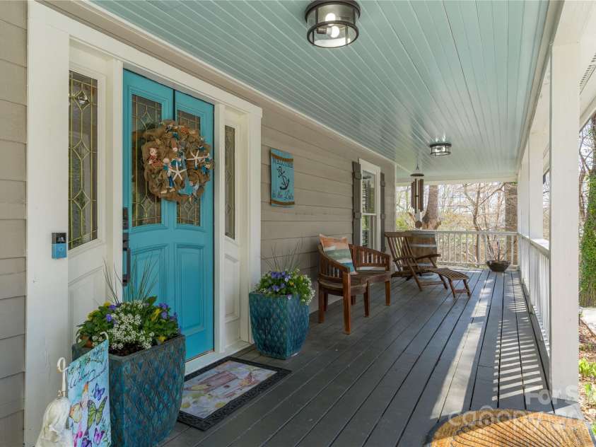 8172 Summit Ridge Drive, Catawba, NC 28609.  MLS# CAR4240630, YatesRealty ID 4310. Enjoy the front porch running the full length of the front of the home.