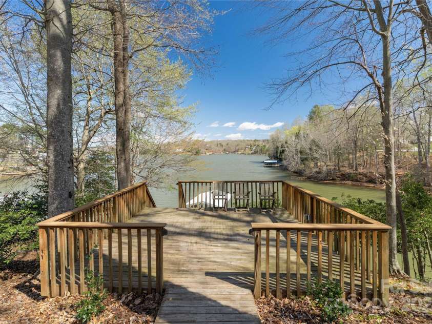8172 Summit Ridge Drive, Catawba, NC 28609.  MLS# CAR4240630, YatesRealty ID 4310. Sitting Area in back Yard.