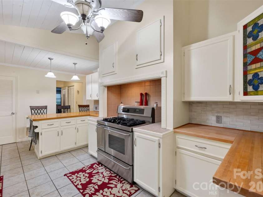 1117 Cedar Creek Drive, Morganton, NC 28655.  MLS# CAR4397791, YatesRealty ID 43100. 