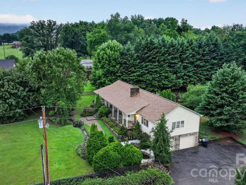 1117 Cedar Creek Drive, Morganton, NC 28655.  MLS# CAR4397791, YatesRealty ID 43100. 