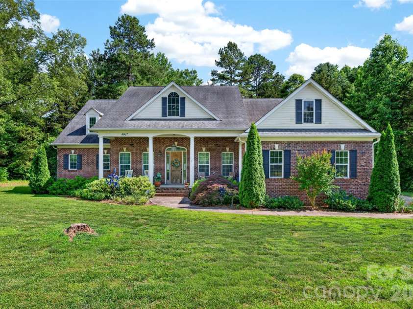 8611 Kerns Meadow Lane, Huntersville, NC 28078.  MLS# CAR4415825, YatesRealty ID 43101. 
