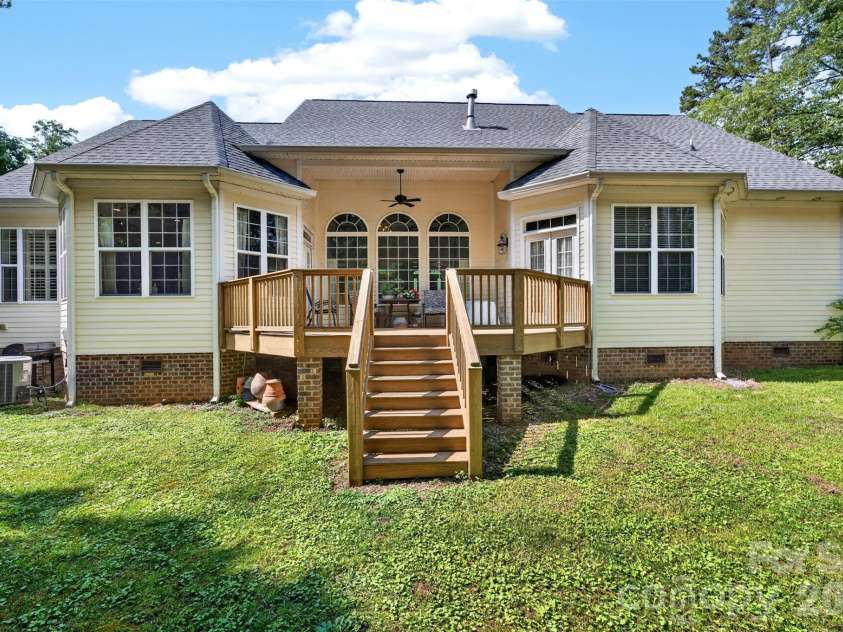 8611 Kerns Meadow Lane, Huntersville, NC 28078.  MLS# CAR4415825, YatesRealty ID 43101. 
