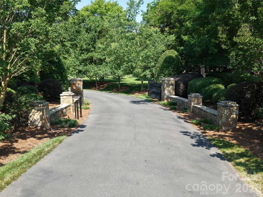 8611 Kerns Meadow Lane, Huntersville, NC 28078.  MLS# CAR4415825, YatesRealty ID 43101. 