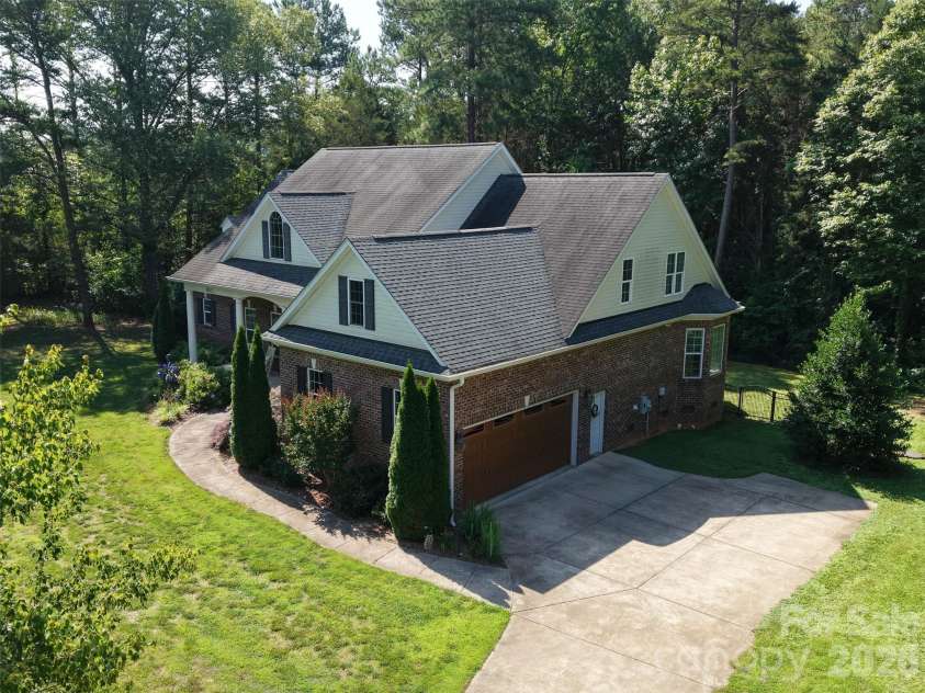 8611 Kerns Meadow Lane, Huntersville, NC 28078.  MLS# CAR4415825, YatesRealty ID 43101. 