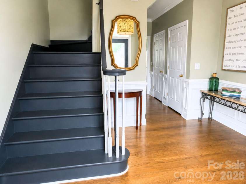 4215 3rd Street, Hickory, NC 28601.  MLS# CAR4411420, YatesRealty ID 43102. Entry Way