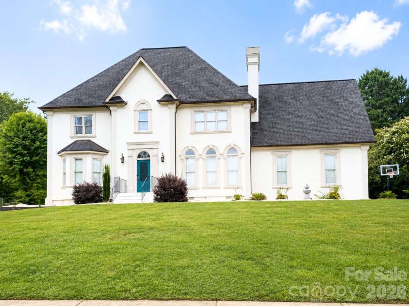 4215 3rd Street, Hickory, NC 28601.  MLS# CAR4411420, YatesRealty ID 43102. Welcome Home!