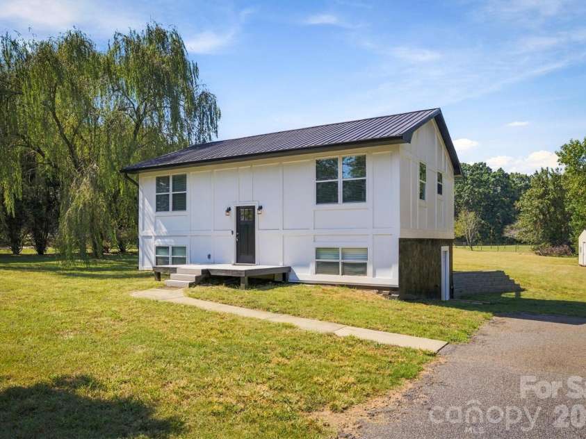 2646 Icard Rhodhiss Road, Connelly Springs, NC 28612.  MLS# CAR4422311, YatesRealty ID 43103. 