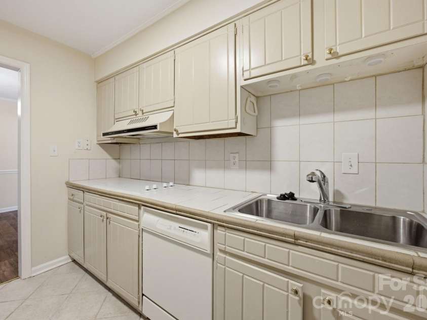 4735 Hedgemore Drive, Charlotte, NC 28209.  MLS# CAR4400137, YatesRealty ID 43104. 