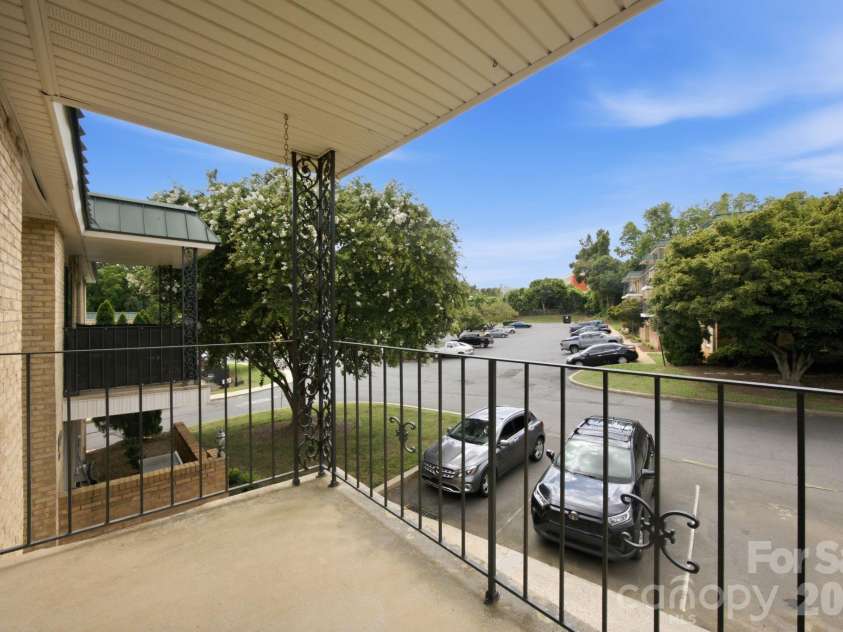 4735 Hedgemore Drive, Charlotte, NC 28209.  MLS# CAR4400137, YatesRealty ID 43104. 