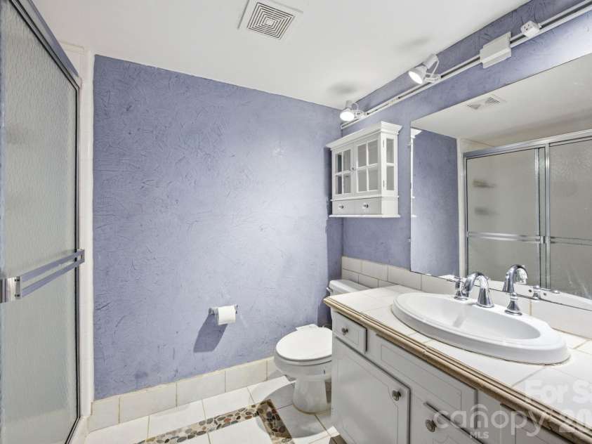 4735 Hedgemore Drive, Charlotte, NC 28209.  MLS# CAR4400137, YatesRealty ID 43104. 