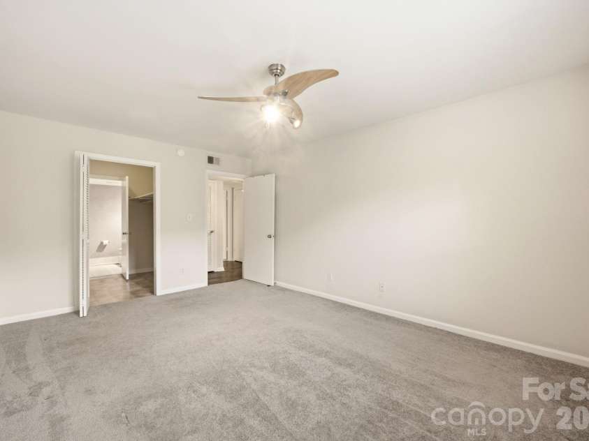 4735 Hedgemore Drive, Charlotte, NC 28209.  MLS# CAR4400137, YatesRealty ID 43104. 