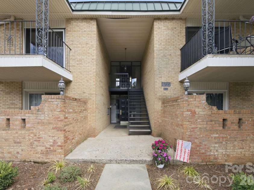 4735 Hedgemore Drive, Charlotte, NC 28209.  MLS# CAR4400137, YatesRealty ID 43104. 