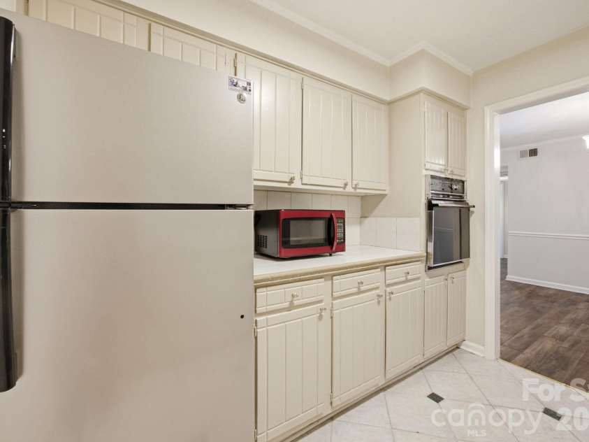 4735 Hedgemore Drive, Charlotte, NC 28209.  MLS# CAR4400137, YatesRealty ID 43104. 