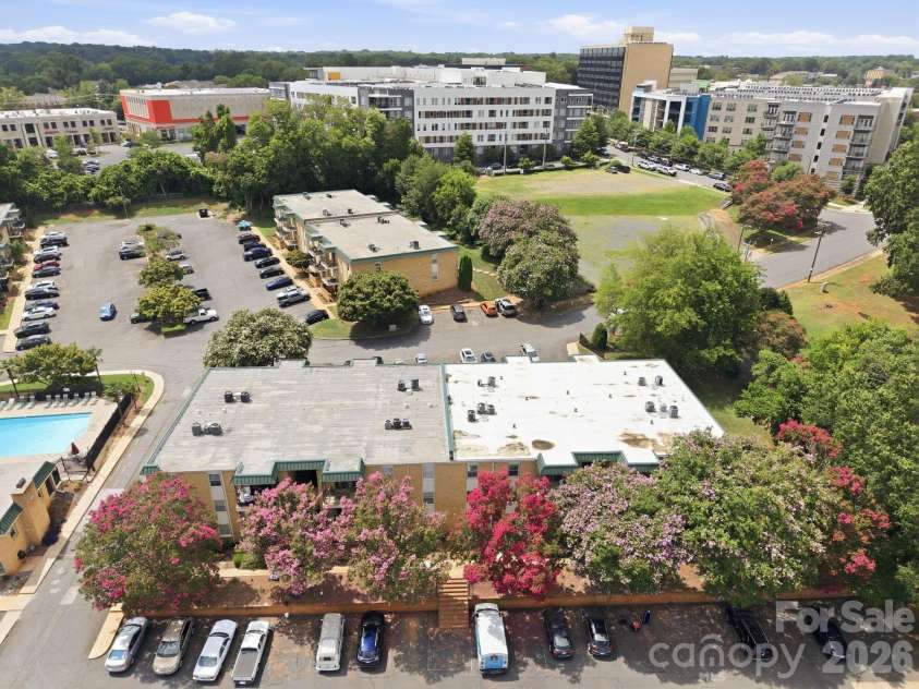 4735 Hedgemore Drive, Charlotte, NC 28209.  MLS# CAR4400137, YatesRealty ID 43104. 