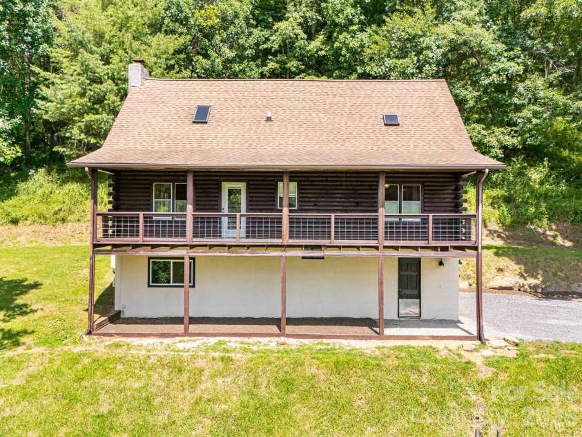 262 Gibson Branch Road, Clyde, NC 28721.  MLS# CAR4389077, YatesRealty ID 43106. 