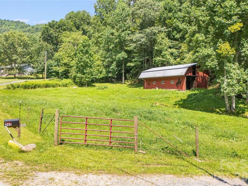 262 Gibson Branch Road, Clyde, NC 28721.  MLS# CAR4389077, YatesRealty ID 43106. 