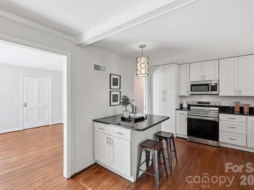 4712 Fairheath Road, Charlotte, NC 28210.  MLS# CAR4403783, YatesRealty ID 43109. 