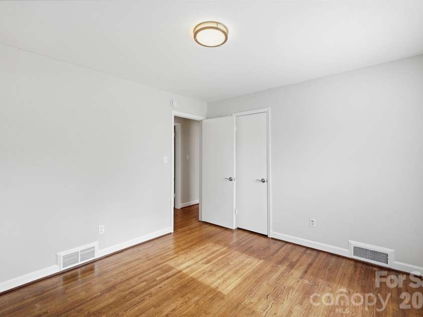 4712 Fairheath Road, Charlotte, NC 28210.  MLS# CAR4403783, YatesRealty ID 43109. 