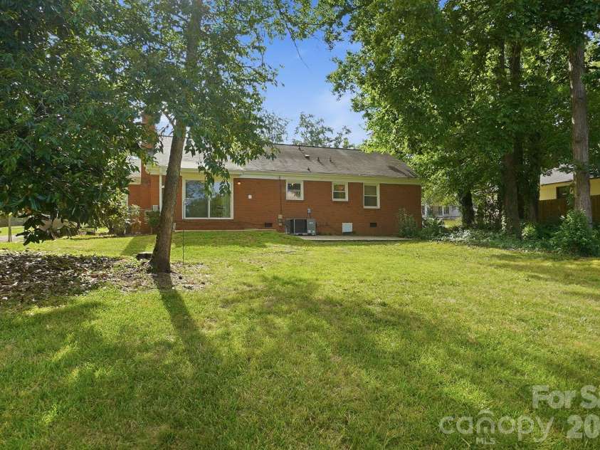 4712 Fairheath Road, Charlotte, NC 28210.  MLS# CAR4403783, YatesRealty ID 43109. 