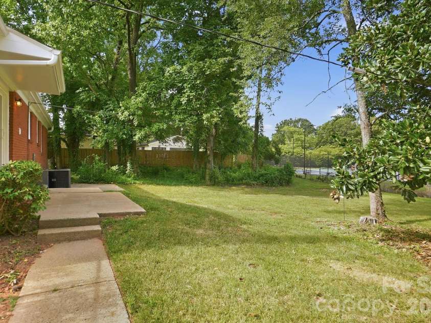 4712 Fairheath Road, Charlotte, NC 28210.  MLS# CAR4403783, YatesRealty ID 43109. 