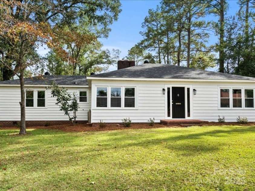 37 Lynn Avenue, Cheraw, SC 29520.  MLS# CAR4313538, YatesRealty ID 4311. 