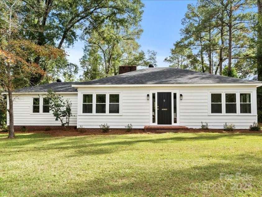 37 Lynn Avenue, Cheraw, SC 29520.  MLS# CAR4313538, YatesRealty ID 4311. 