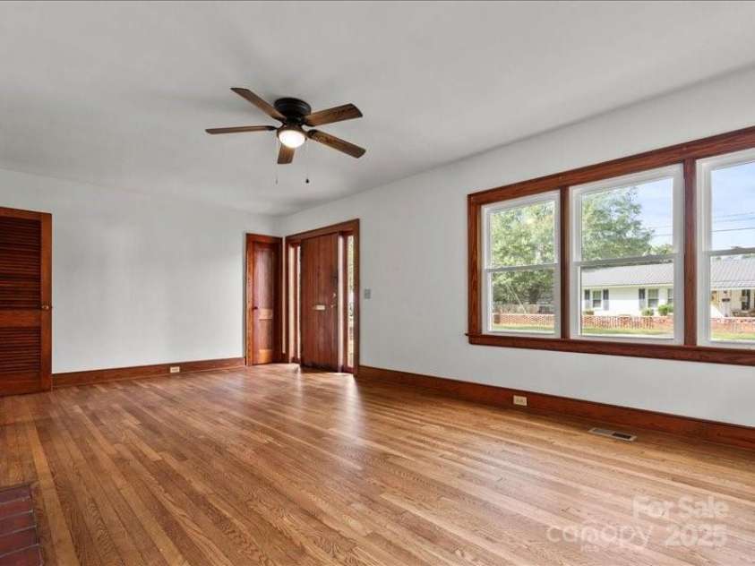 37 Lynn Avenue, Cheraw, SC 29520.  MLS# CAR4313538, YatesRealty ID 4311. 