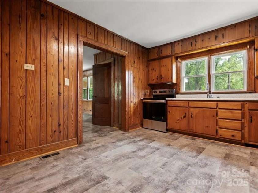 37 Lynn Avenue, Cheraw, SC 29520.  MLS# CAR4313538, YatesRealty ID 4311. 