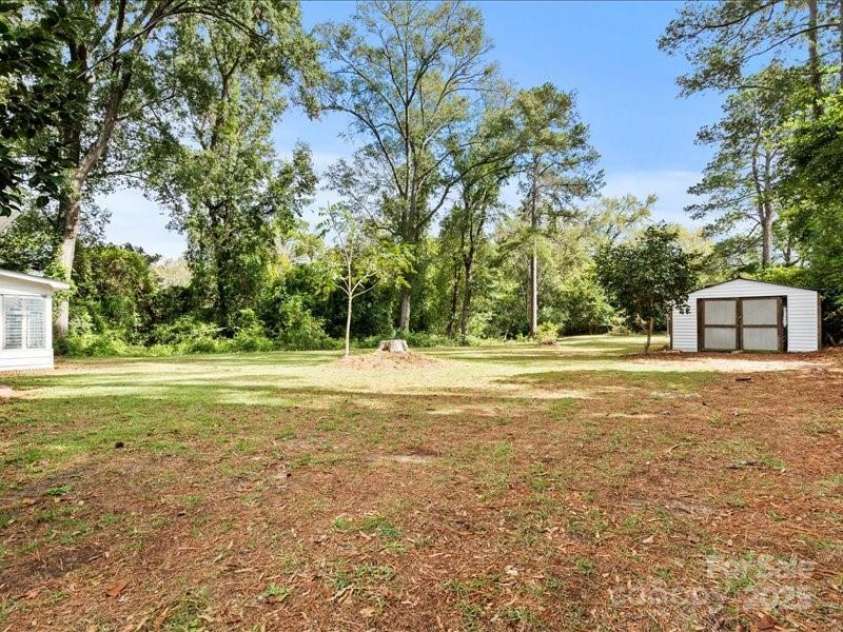 37 Lynn Avenue, Cheraw, SC 29520.  MLS# CAR4313538, YatesRealty ID 4311. 