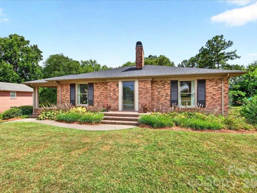 104 2nd Avenue, Catawba, NC 28609.  MLS# CAR4401974, YatesRealty ID 43110. 