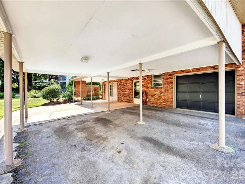 104 2nd Avenue, Catawba, NC 28609.  MLS# CAR4401974, YatesRealty ID 43110. 