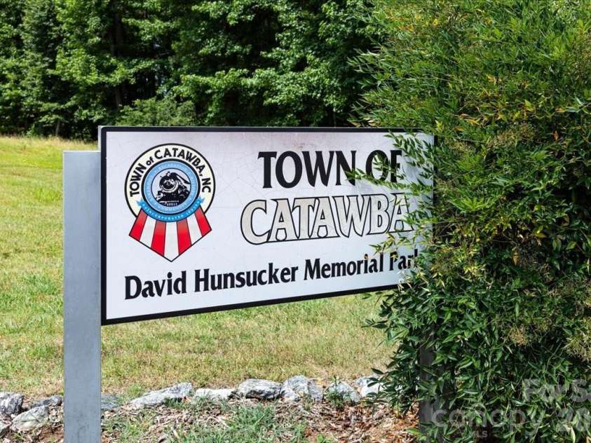 104 2nd Avenue, Catawba, NC 28609.  MLS# CAR4401974, YatesRealty ID 43110. 