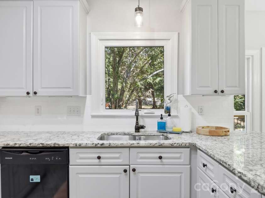 6912 Royce Court, Charlotte, NC 28277.  MLS# CAR4408091, YatesRealty ID 43111. 
