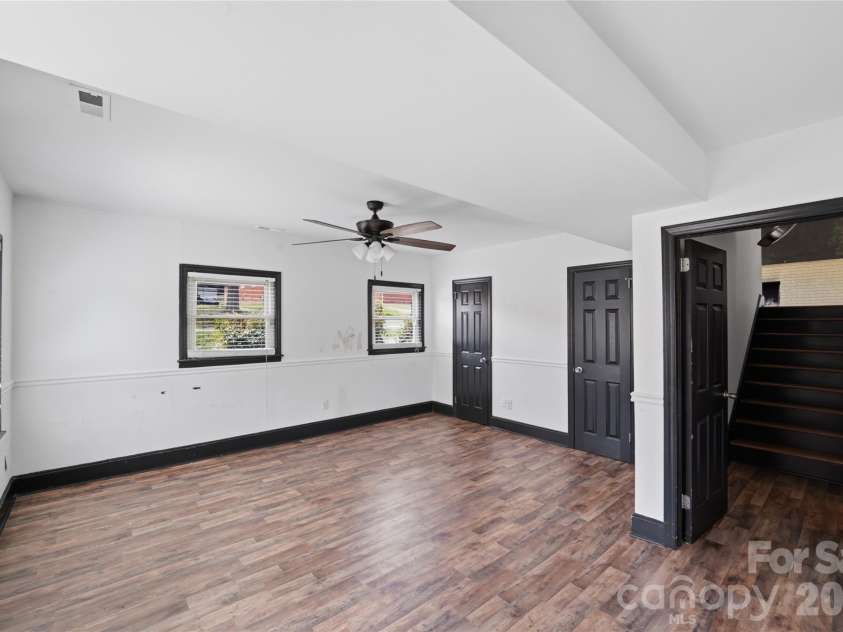 1424 Dean Street, Charlotte, NC 28216.  MLS# CAR4328867, YatesRealty ID 43112. 