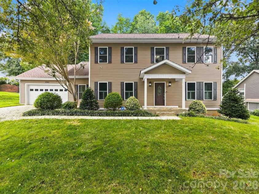2941 8th Street Court, Hickory, NC 28601.  MLS# CAR4405635, YatesRealty ID 43113. 