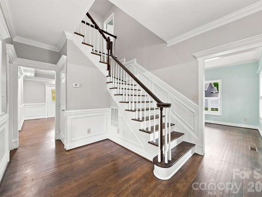 2941 8th Street Court, Hickory, NC 28601.  MLS# CAR4405635, YatesRealty ID 43113. 