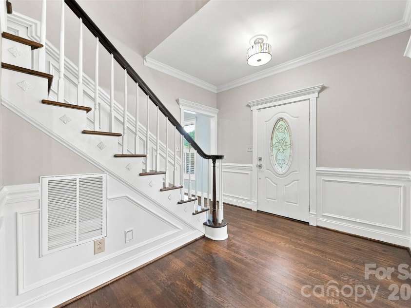 2941 8th Street Court, Hickory, NC 28601.  MLS# CAR4405635, YatesRealty ID 43113. 