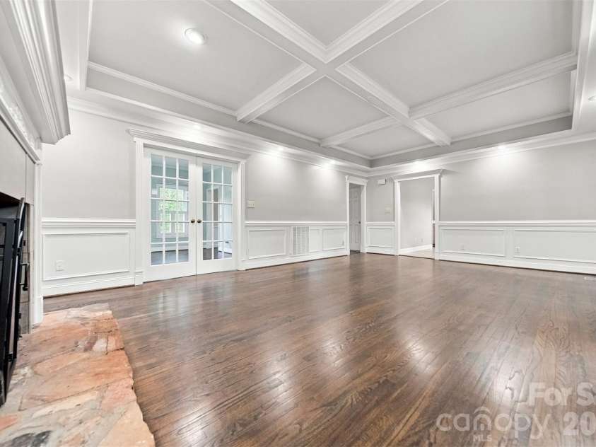 2941 8th Street Court, Hickory, NC 28601.  MLS# CAR4405635, YatesRealty ID 43113. 