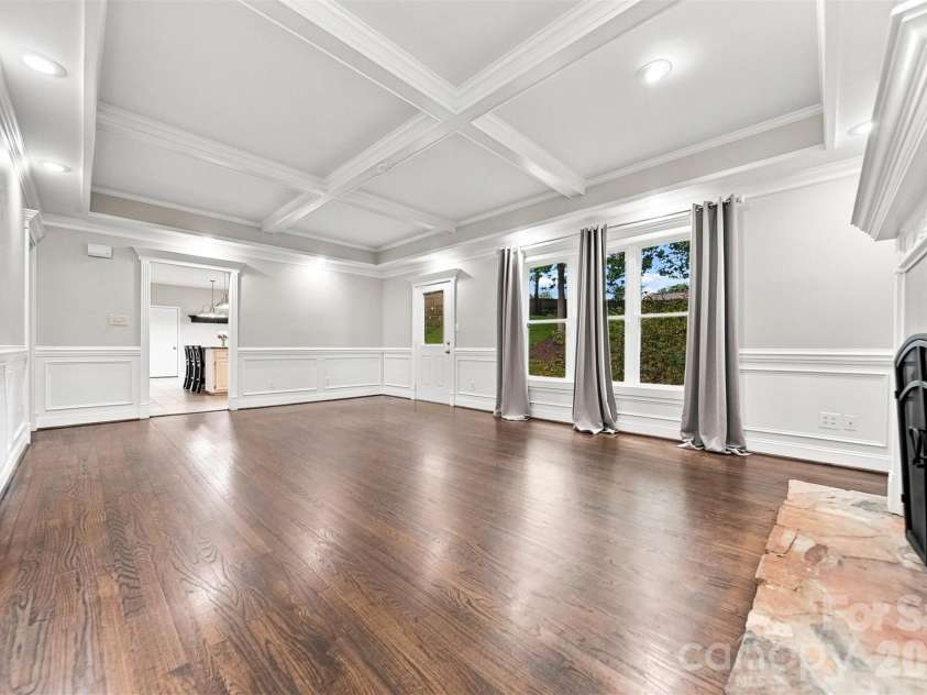 2941 8th Street Court, Hickory, NC 28601.  MLS# CAR4405635, YatesRealty ID 43113. 