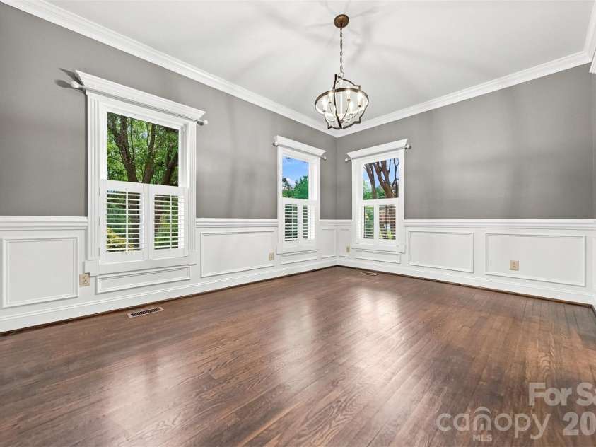 2941 8th Street Court, Hickory, NC 28601.  MLS# CAR4405635, YatesRealty ID 43113. 
