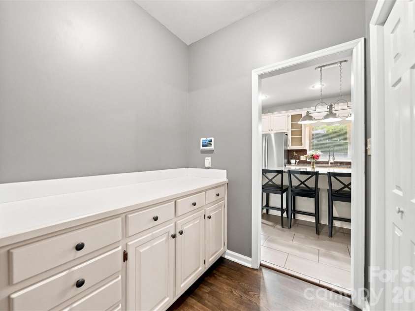 2941 8th Street Court, Hickory, NC 28601.  MLS# CAR4405635, YatesRealty ID 43113. 