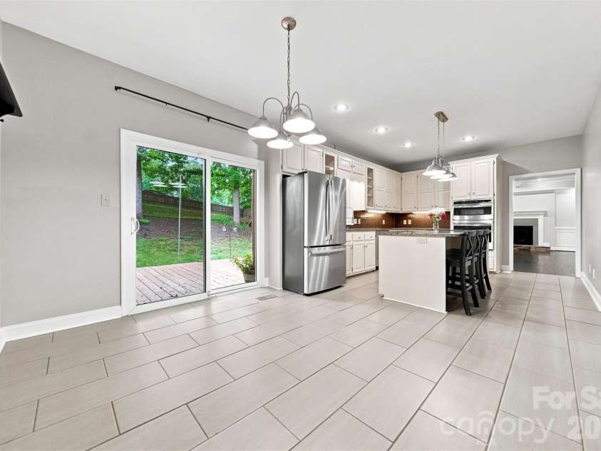2941 8th Street Court, Hickory, NC 28601.  MLS# CAR4405635, YatesRealty ID 43113. 
